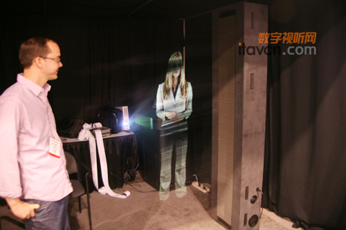 w̓MͶӰgInfocomm2010