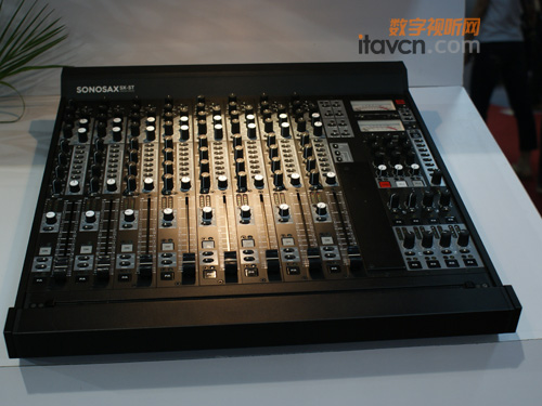 ySONOSAX{_չBIRTV2010
