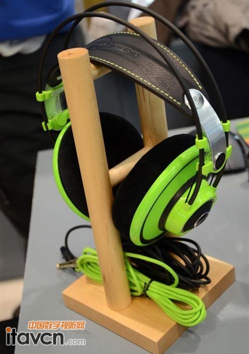 AKG C(j) Q701
