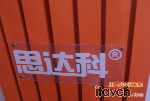 ˼_ logo