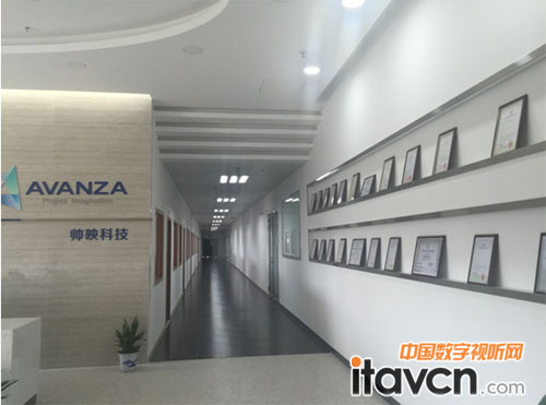 AVANZAӳSͶa